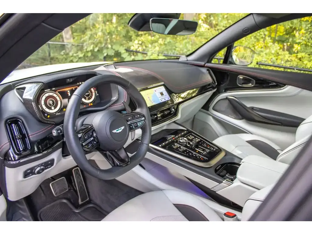 2025 DBX 707 SUV thumbnail vehicle image 2