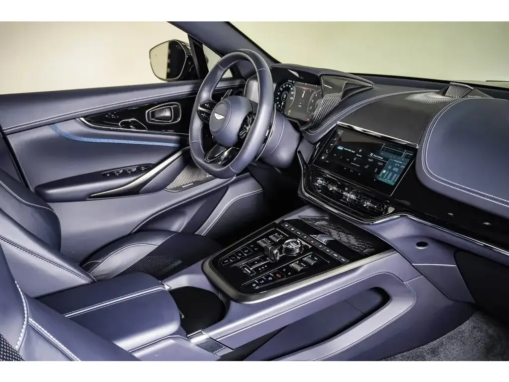 2025 DBX 707 SUV thumbnail vehicle image 2