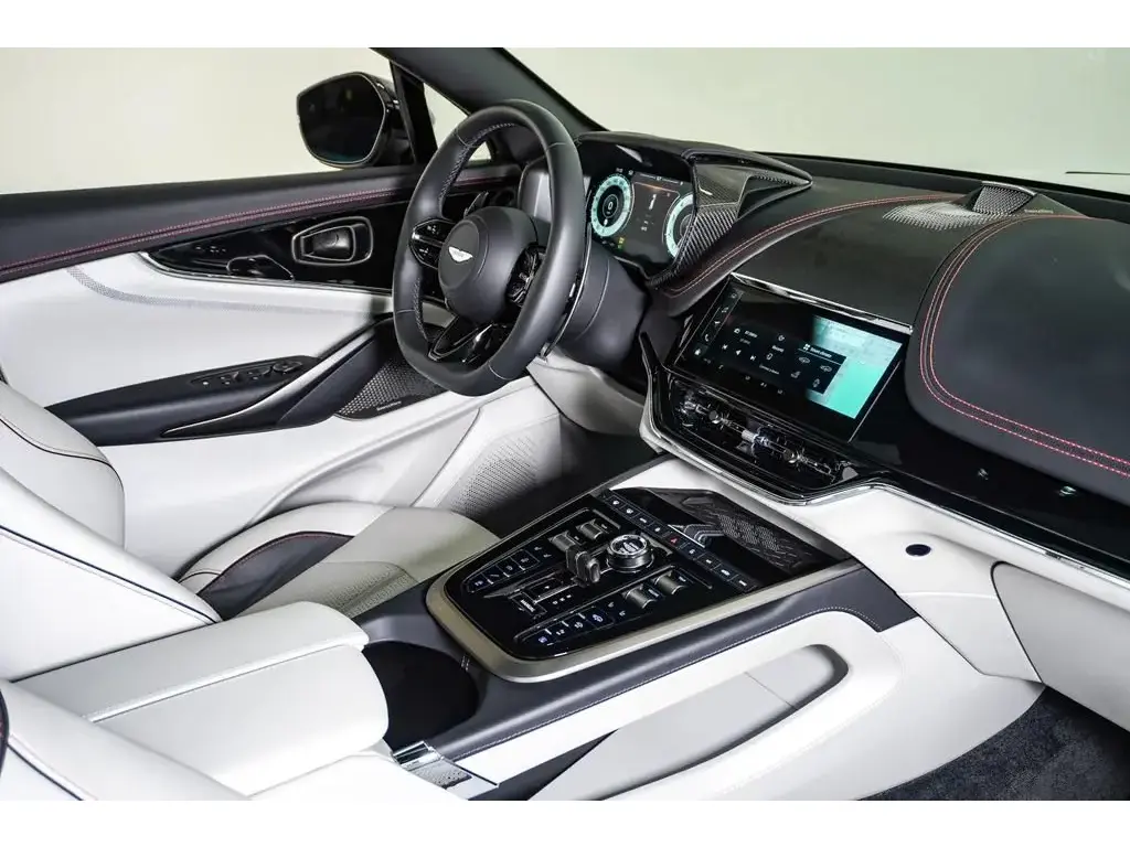 2025 DBX 707 SUV thumbnail vehicle image 2