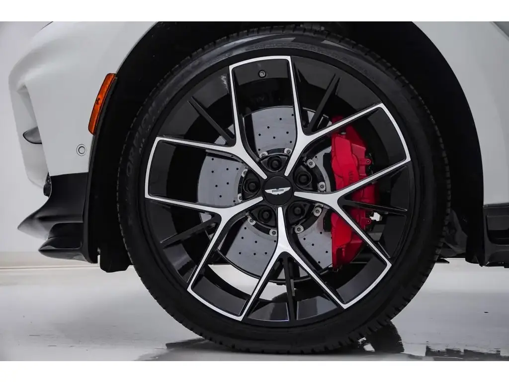 2025 DBX 707 SUV thumbnail vehicle image 3