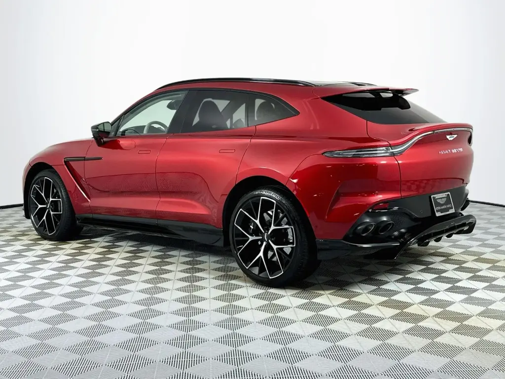 2025 DBX 707 SUV thumbnail vehicle image 1