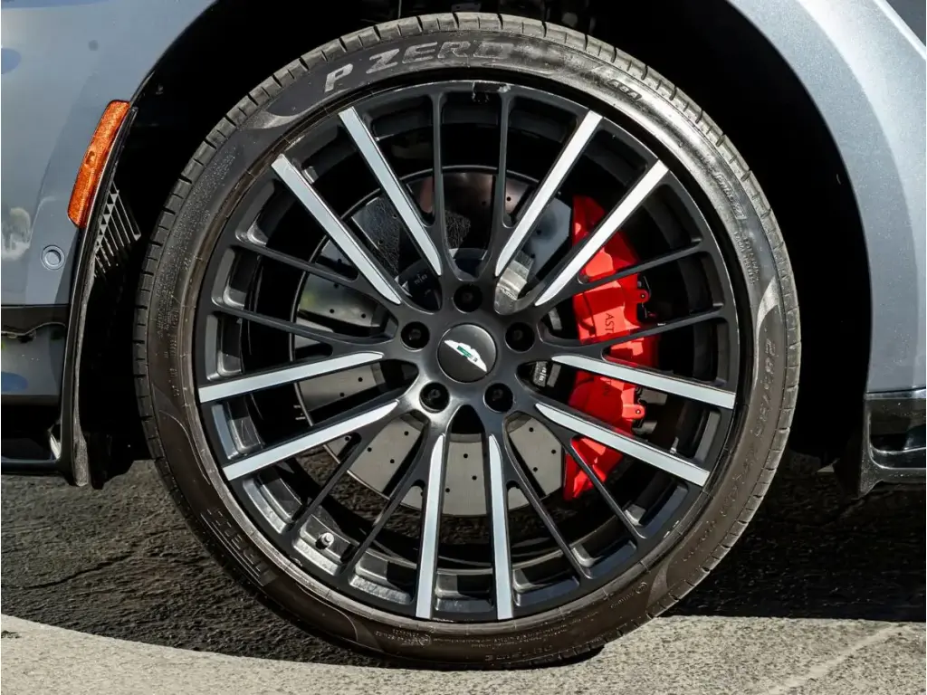 2025 DBX 707 SUV thumbnail vehicle image 3