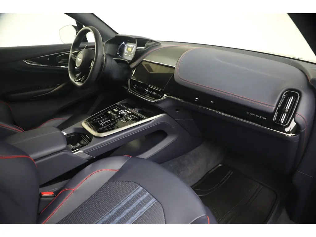 2025 DBX 707 SUV thumbnail vehicle image 2