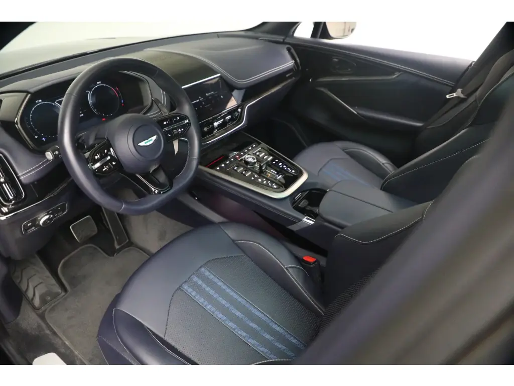 2025 DBX 707 SUV thumbnail vehicle image 2