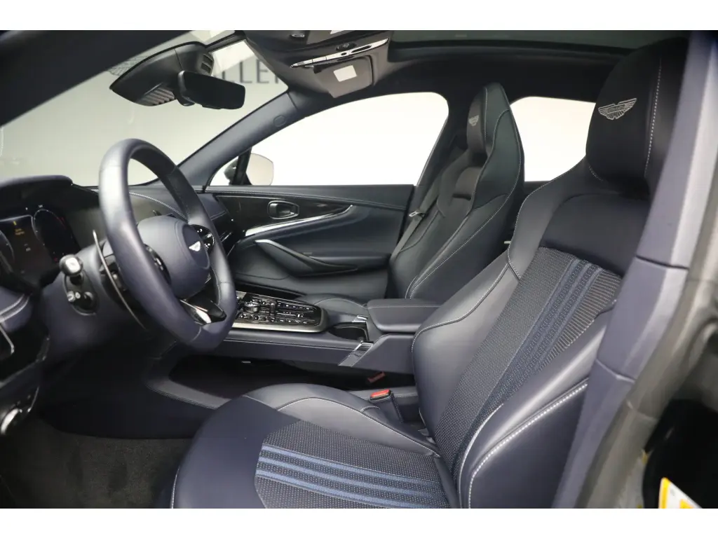 2025 DBX 707 SUV thumbnail vehicle image 2