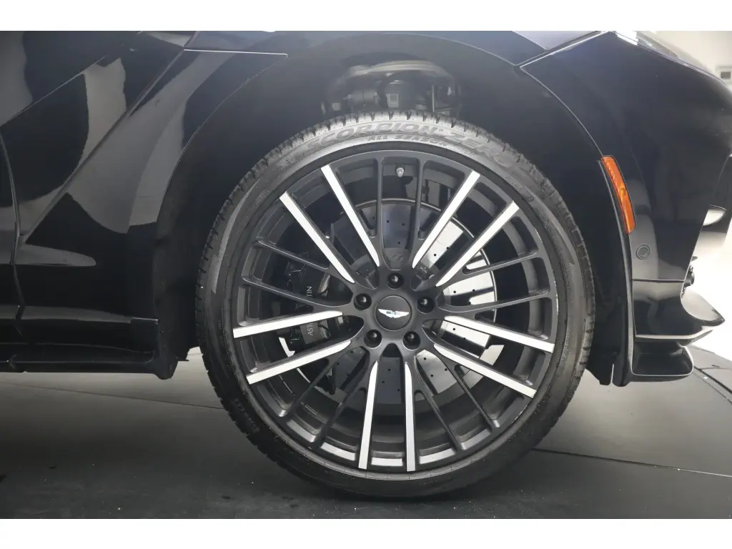 2025 DBX 707 SUV thumbnail vehicle image 3