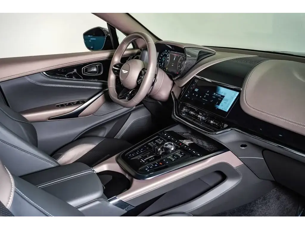 2025 DBX 707 SUV thumbnail vehicle image 2