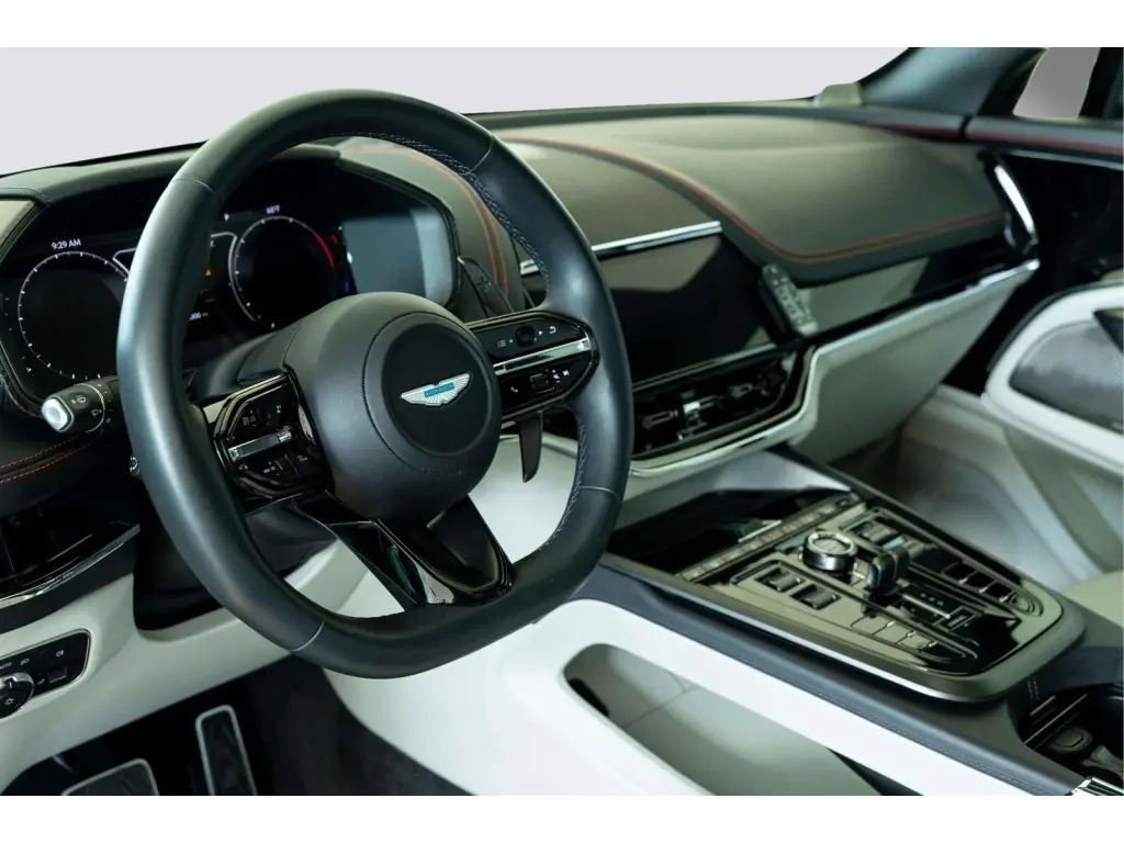 2025 DBX 707 SUV thumbnail vehicle image 2