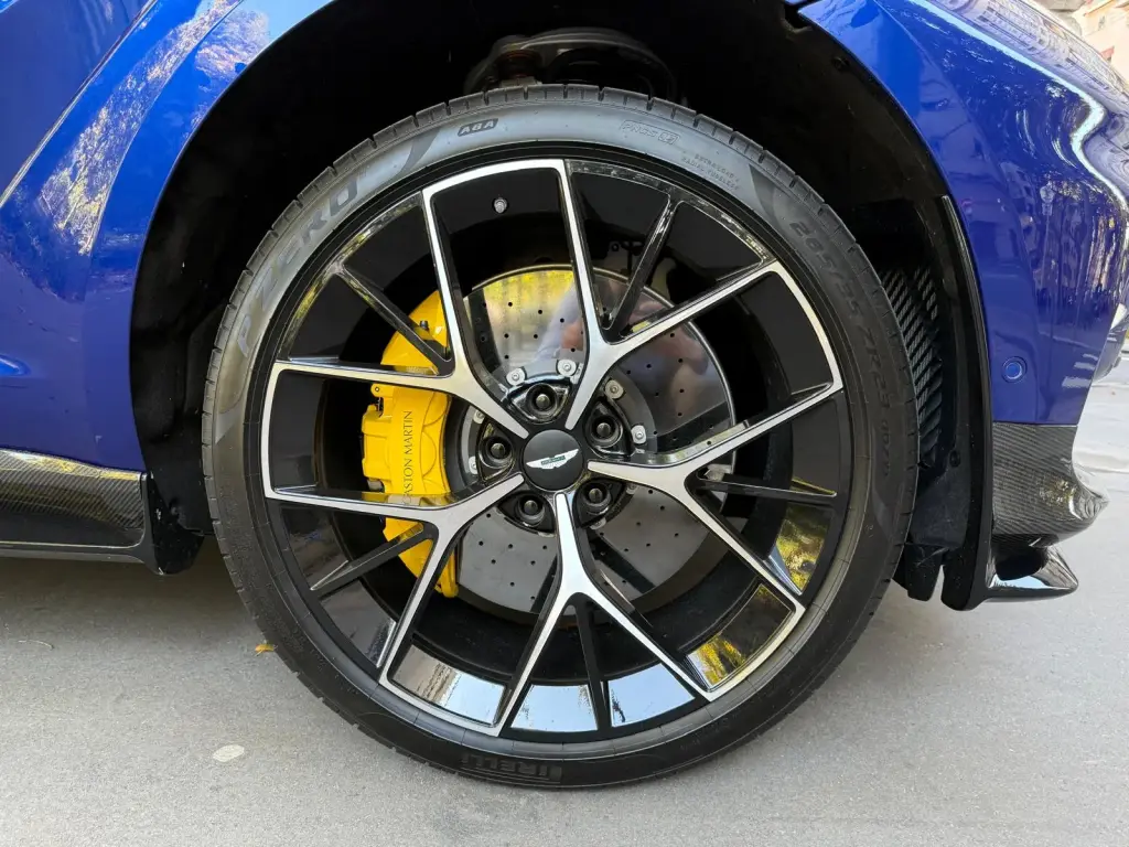 2025 DBX 707 SUV thumbnail vehicle image 3