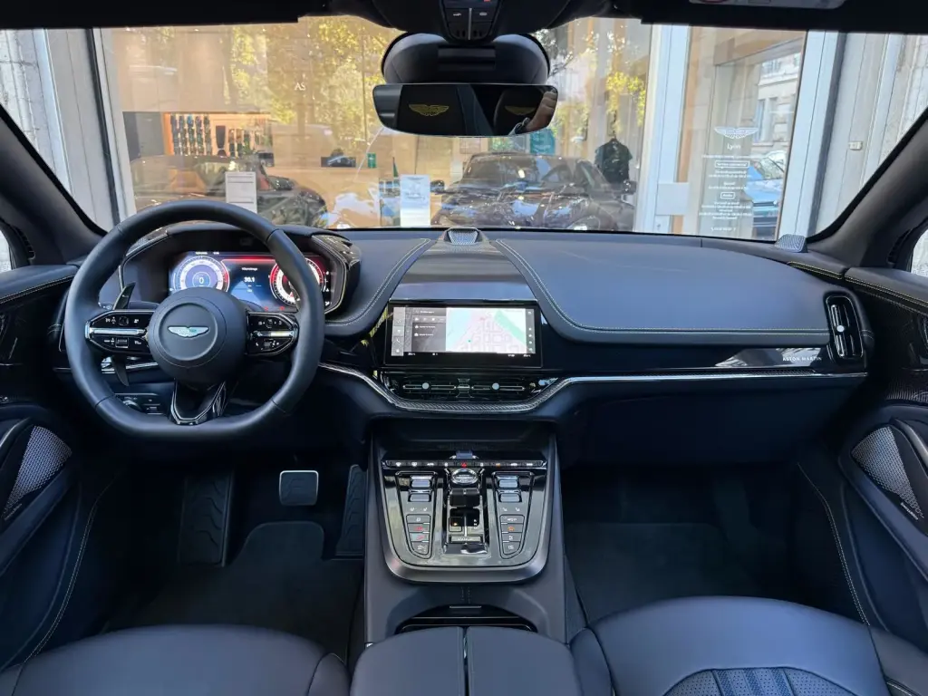 2025 DBX 707 SUV thumbnail vehicle image 2