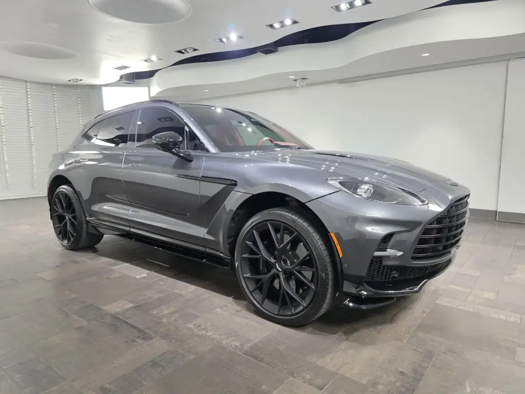 2025 DBX 707 SUV main vehicle image