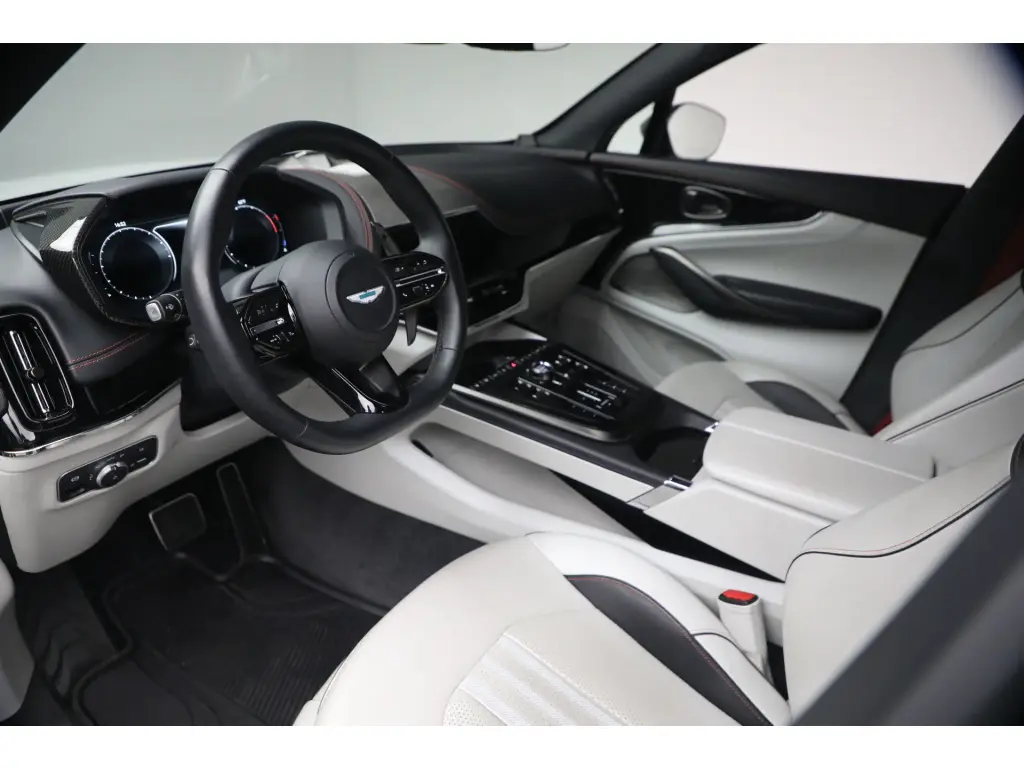 2025 DBX 707 SUV thumbnail vehicle image 2