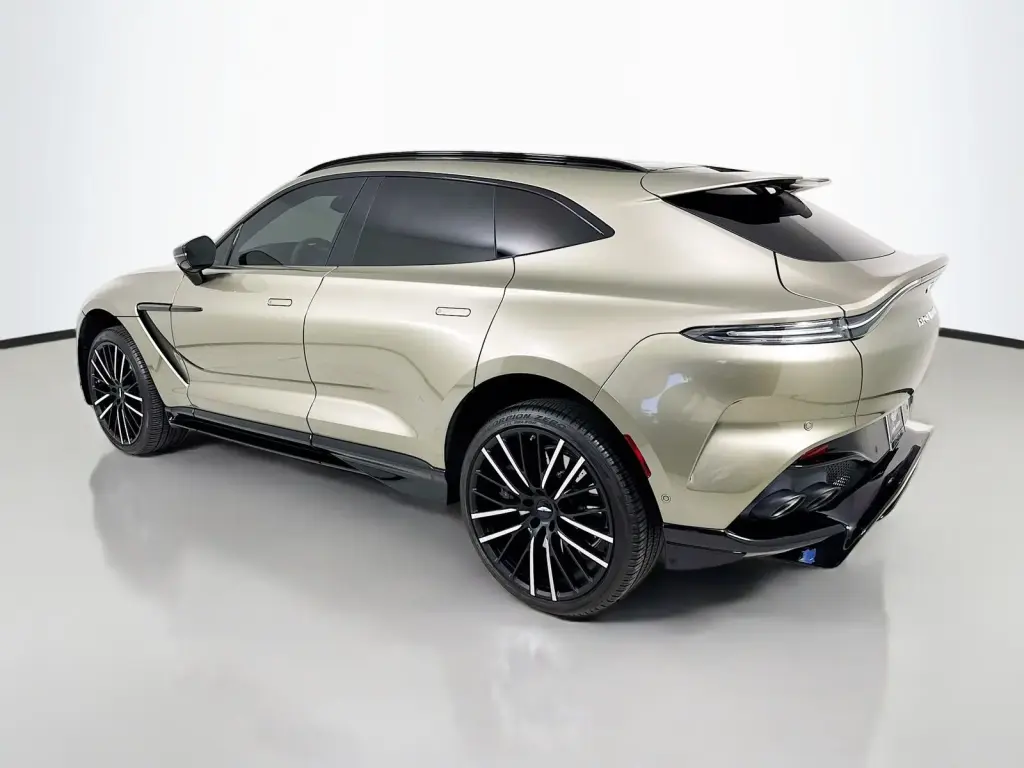 2025 DBX 707 SUV thumbnail vehicle image 1