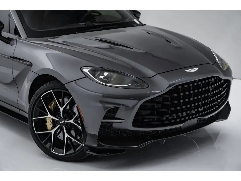 2025 DBX 707 SUV thumbnail vehicle image 3