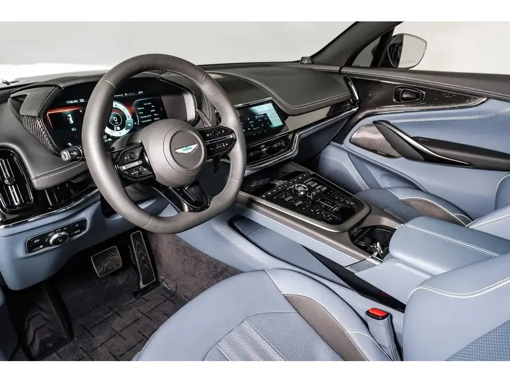 2025 DBX 707 SUV thumbnail vehicle image 2