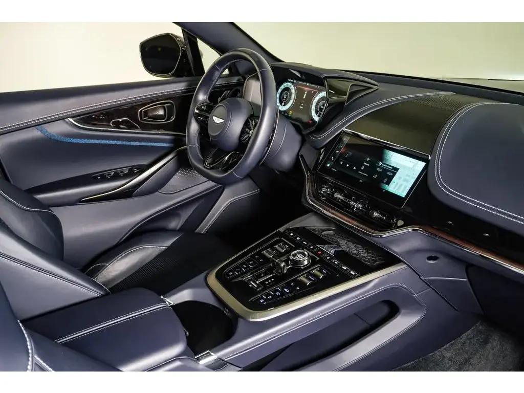 2025 DBX 707 SUV thumbnail vehicle image 2