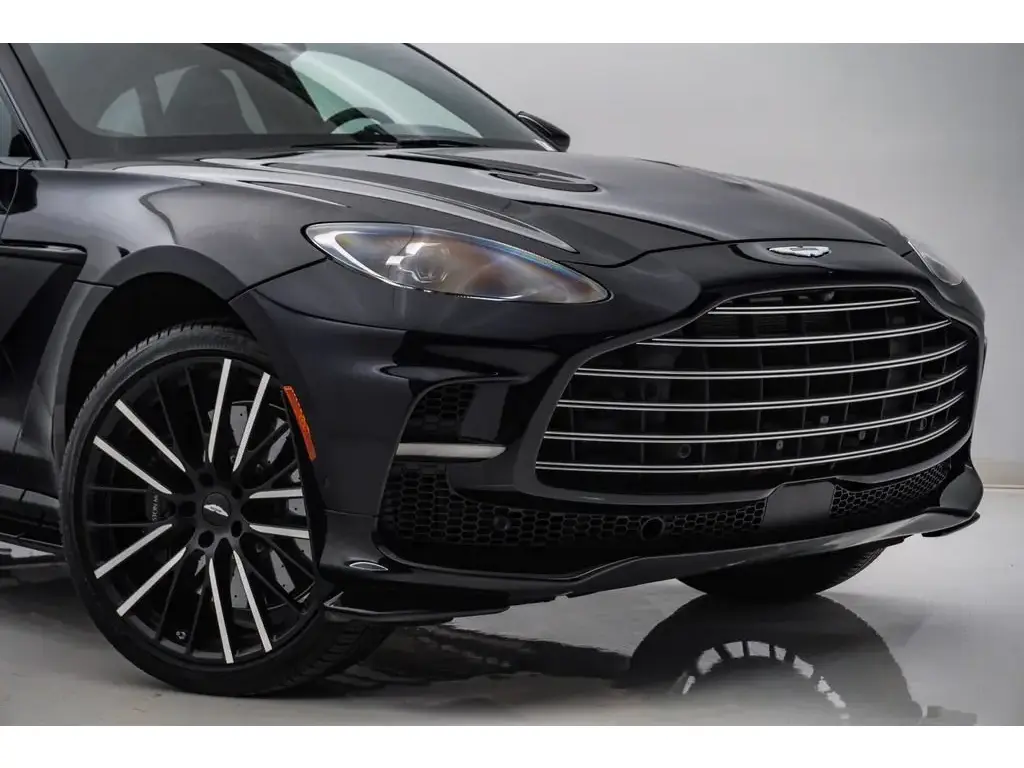 2025 DBX 707 SUV thumbnail vehicle image 3
