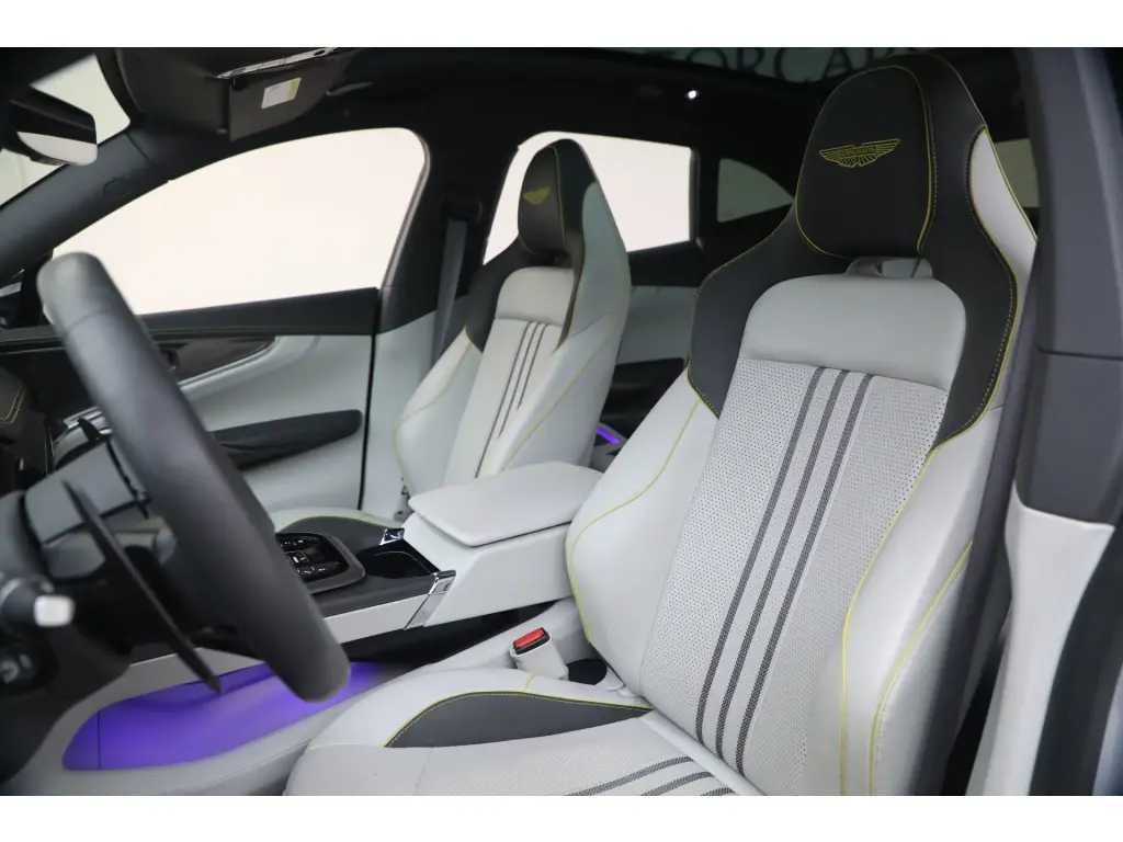 2025 DBX 707 SUV thumbnail vehicle image 2