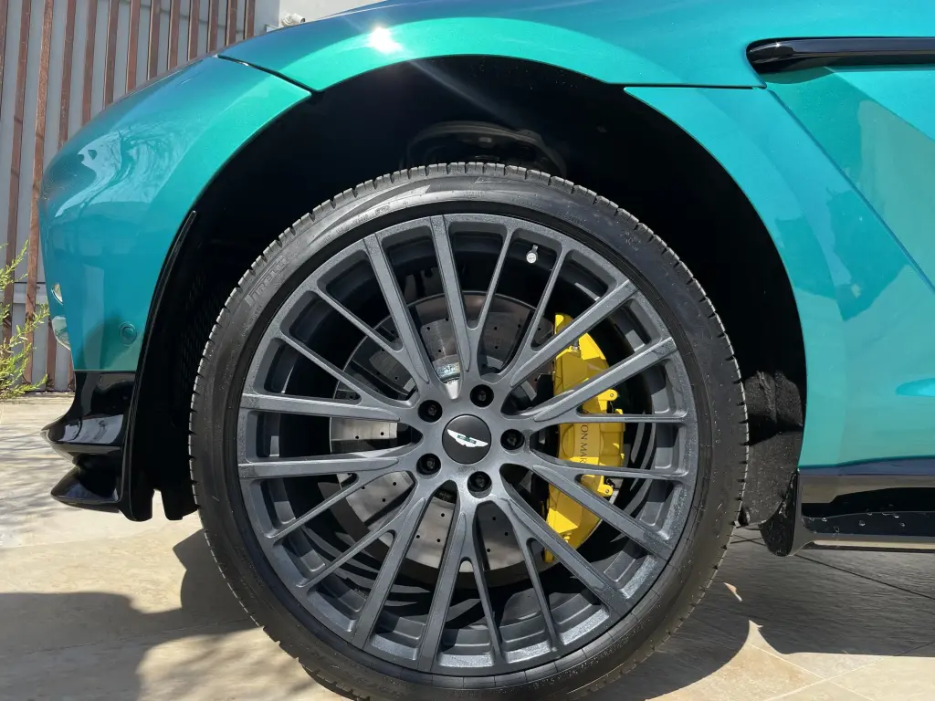 2025 DBX 707 SUV thumbnail vehicle image 3
