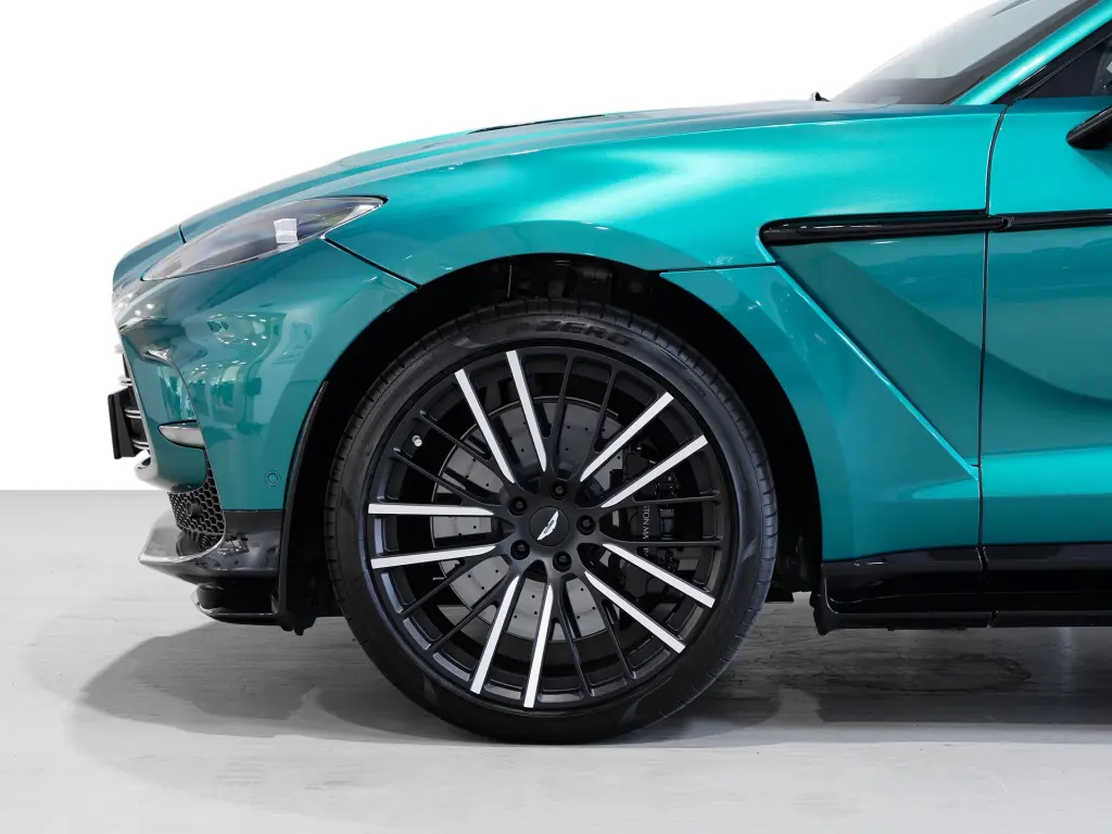 2025 DBX 707 SUV thumbnail vehicle image 3