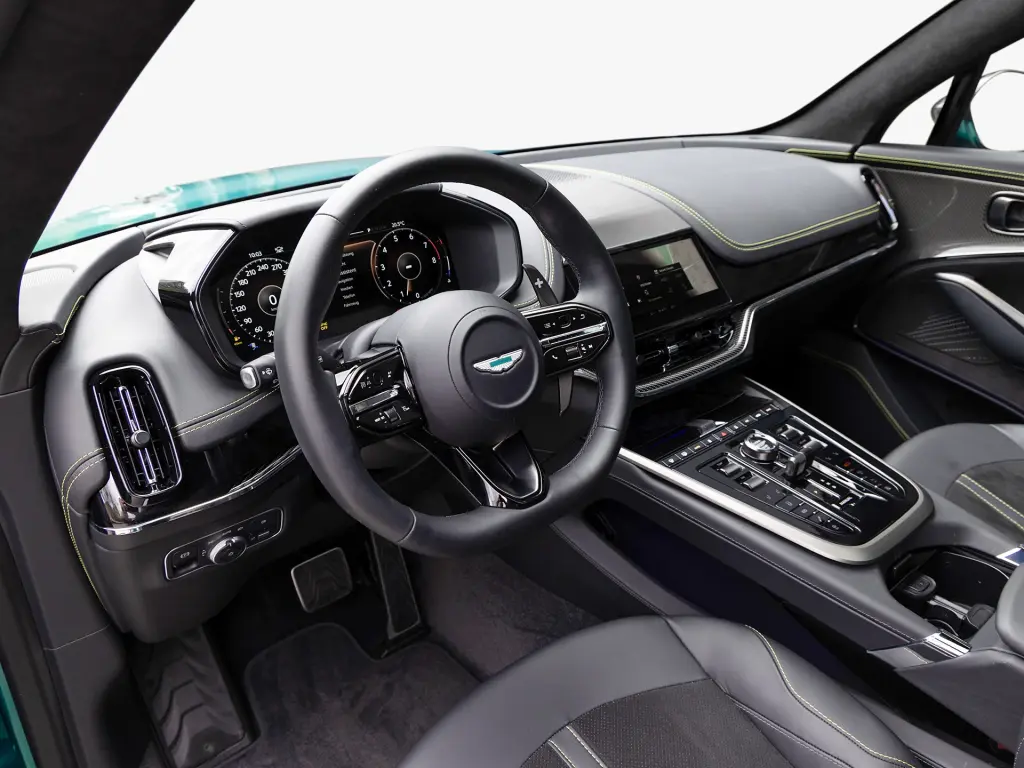 2025 DBX 707 SUV thumbnail vehicle image 2