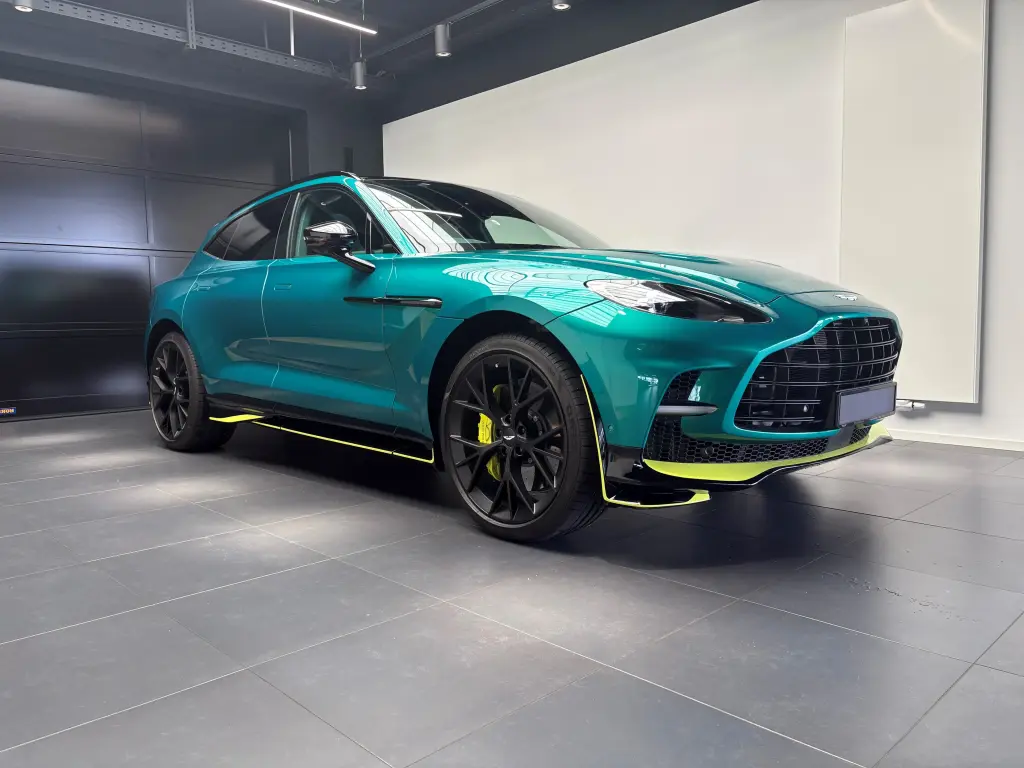 2025 DBX 707 SUV vehicle image