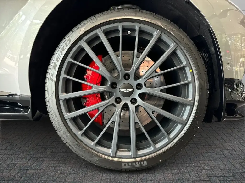 2025 DBX 707 SUV thumbnail vehicle image 3