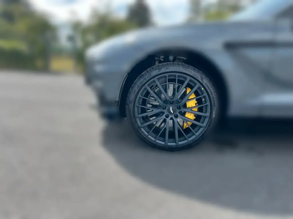 2025 DBX 707 SUV thumbnail vehicle image 3