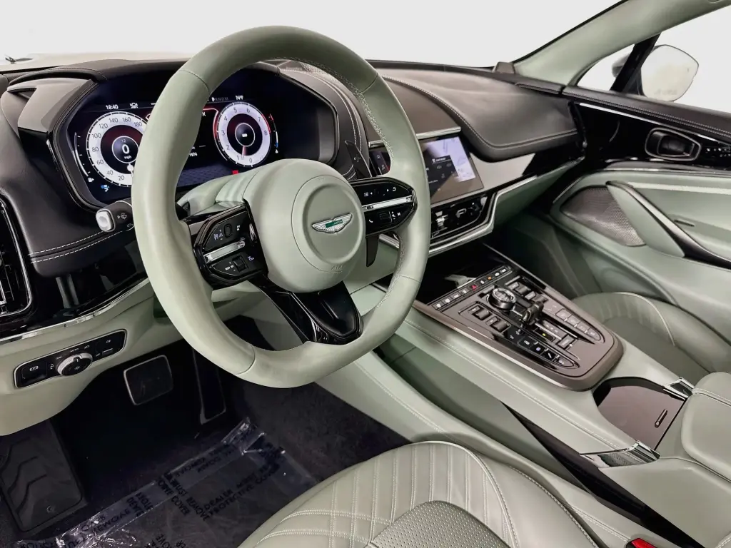2025 DBX 707 SUV thumbnail vehicle image 2