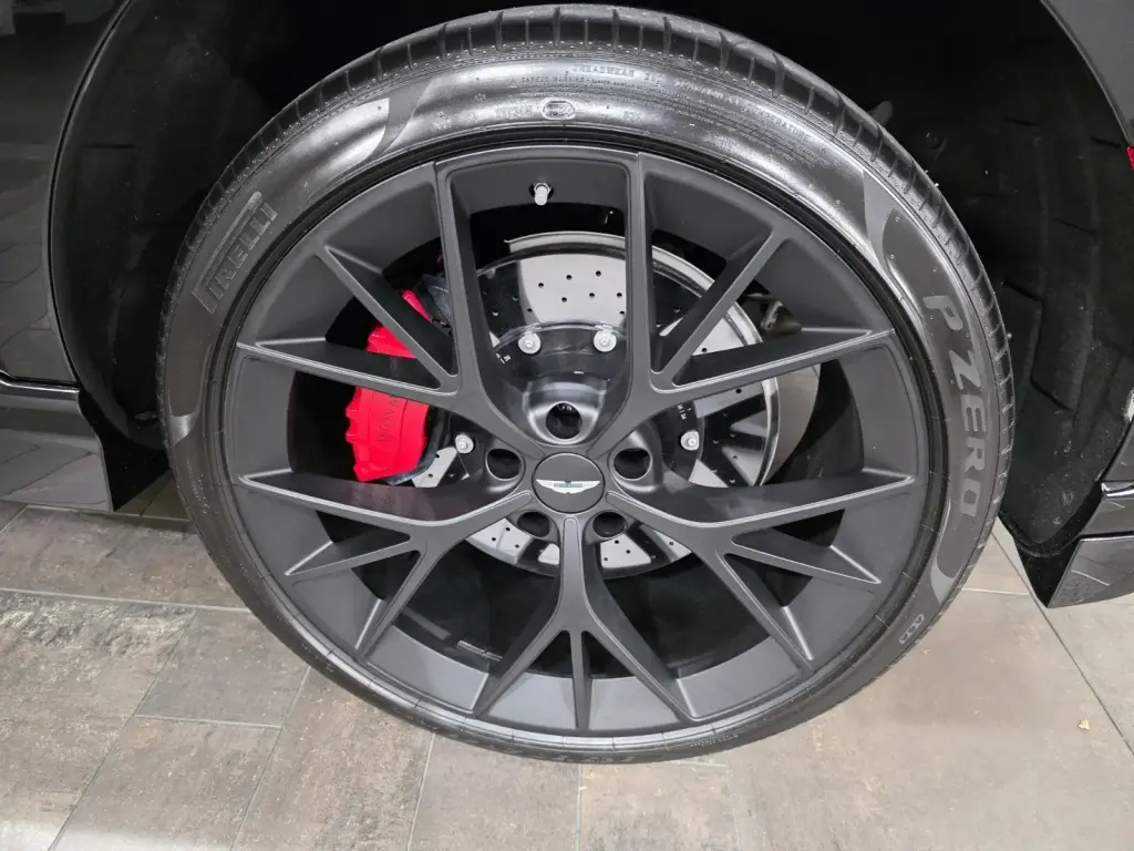 2025 DBX 707 SUV thumbnail vehicle image 3