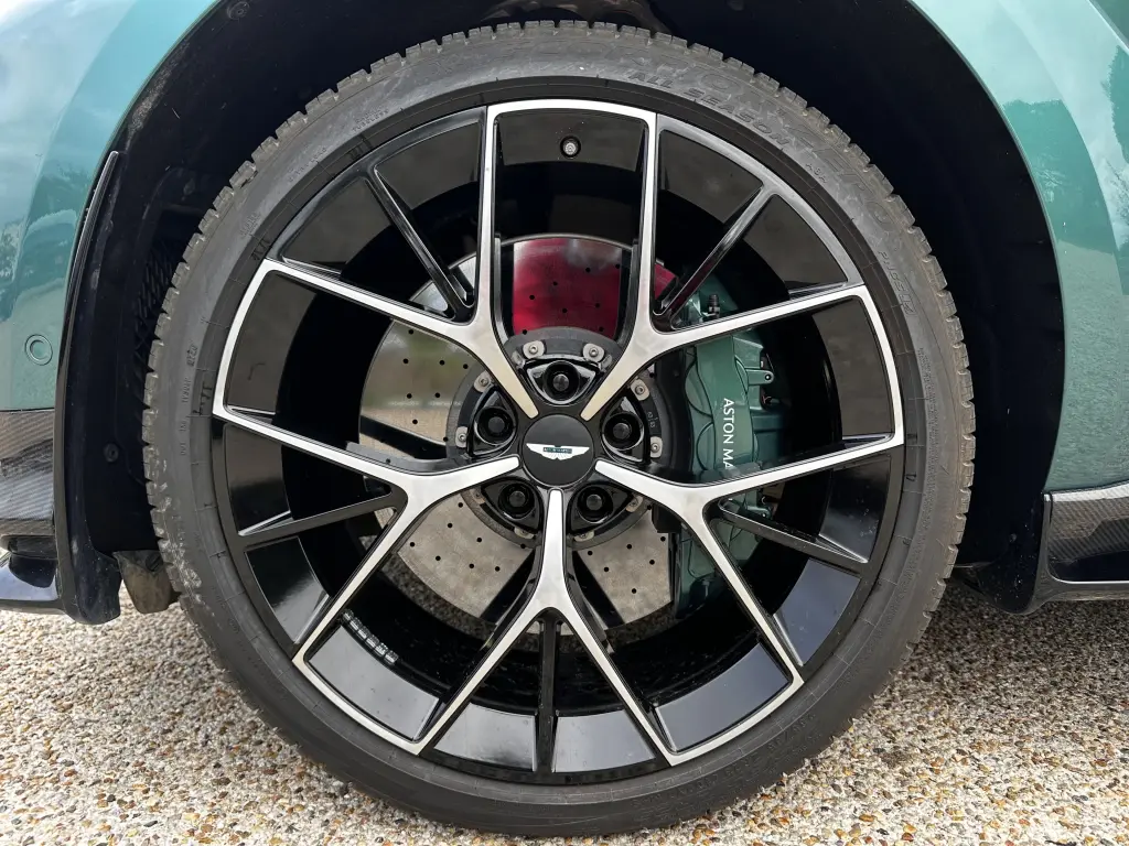 2025 DBX 707 SUV thumbnail vehicle image 3