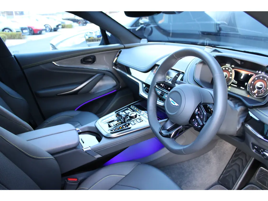 2025 DBX 707 SUV thumbnail vehicle image 2