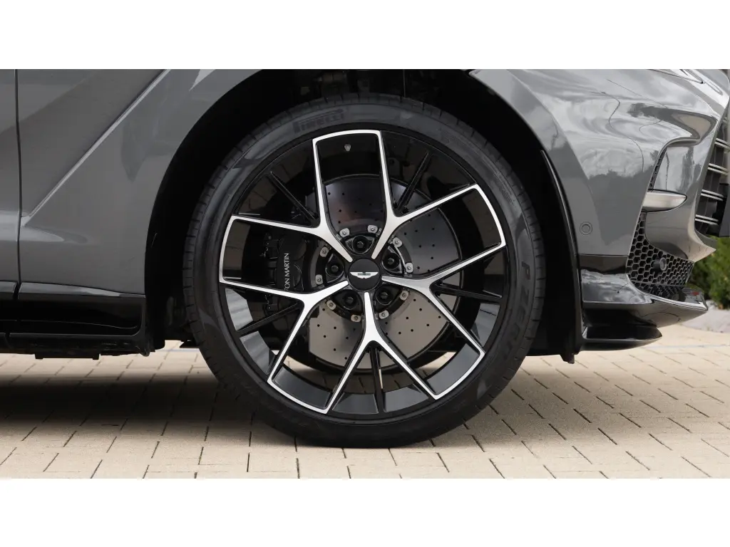 2026 DBX 707 SUV thumbnail vehicle image 3