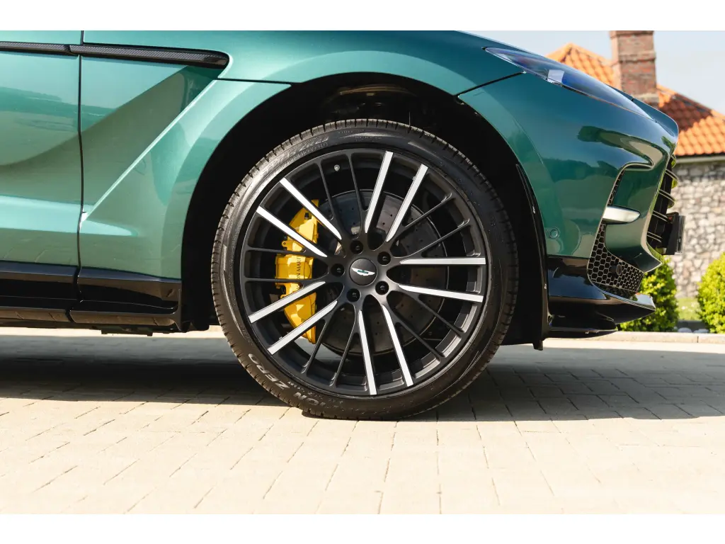 2026 DBX 707 SUV thumbnail vehicle image 3