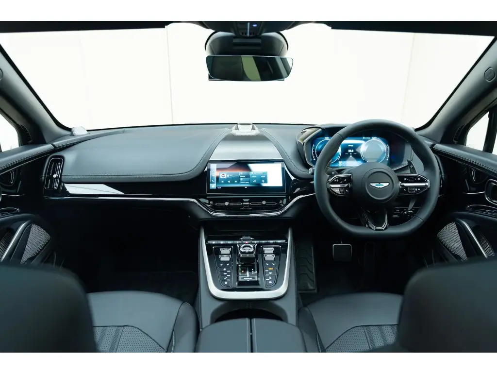 2026 DBX 707 SUV thumbnail vehicle image 2