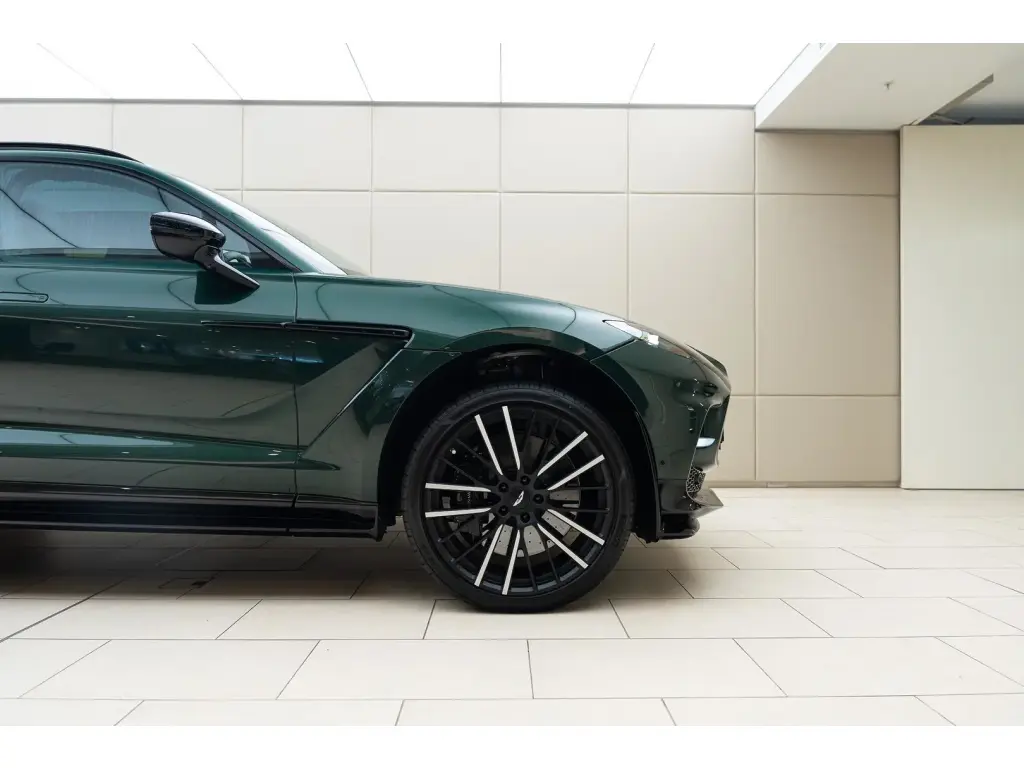 2026 DBX 707 SUV thumbnail vehicle image 3