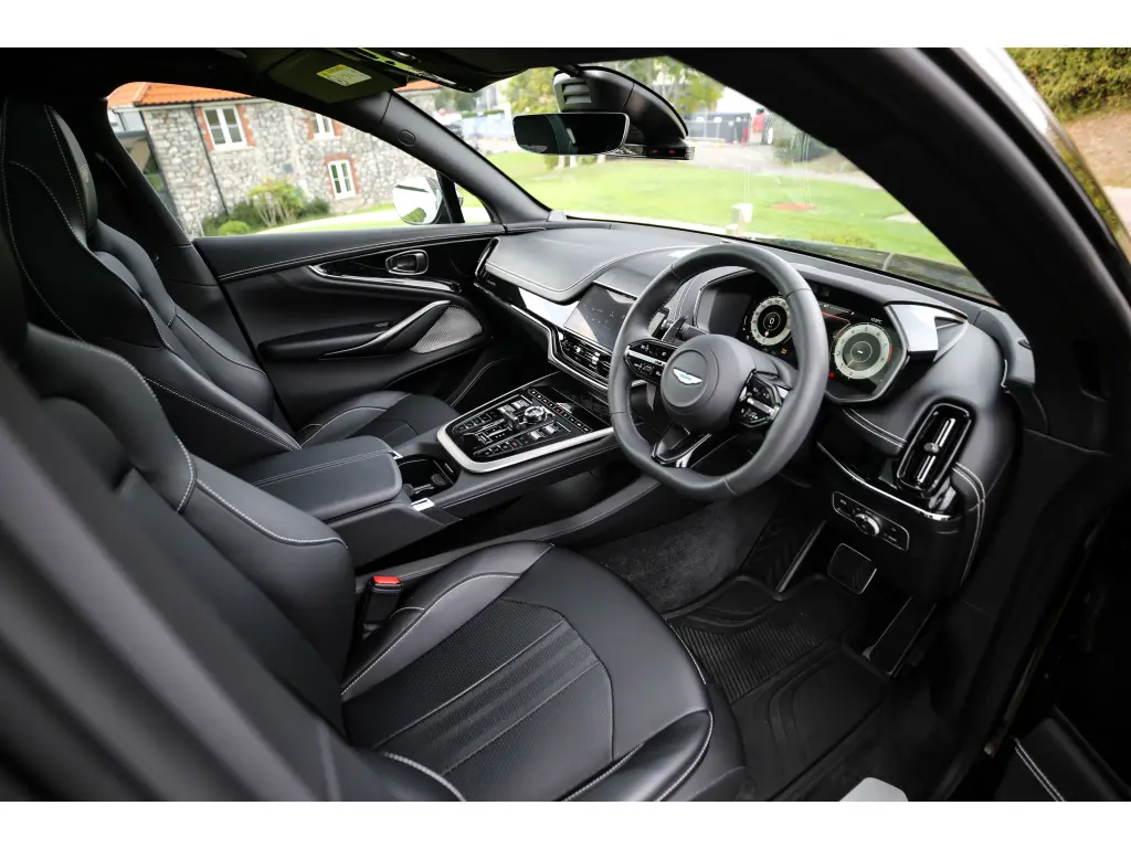 2026 DBX 707 SUV thumbnail vehicle image 2