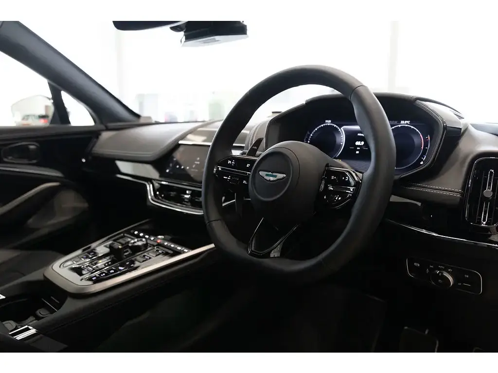2026 DBX 707 SUV thumbnail vehicle image 2