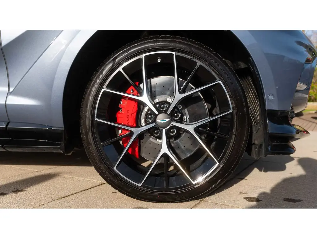 2026 DBX 707 SUV thumbnail vehicle image 3