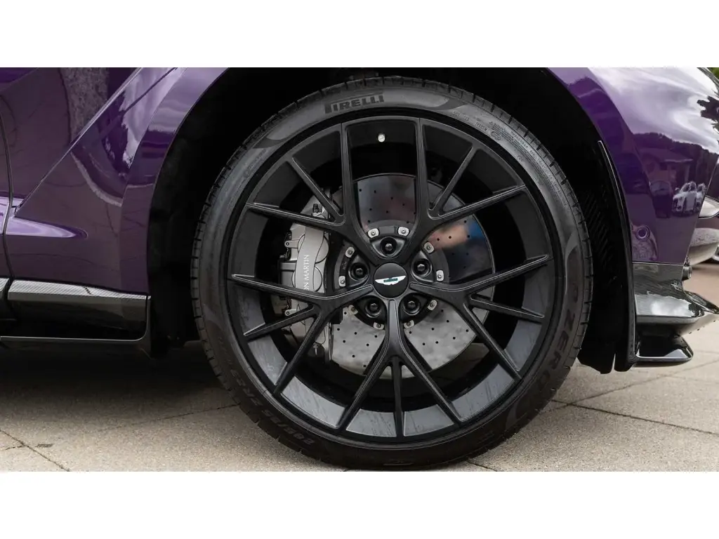 2026 DBX 707 SUV thumbnail vehicle image 3