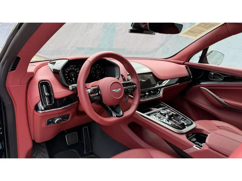 2026 DBX 707 SUV thumbnail vehicle image 2
