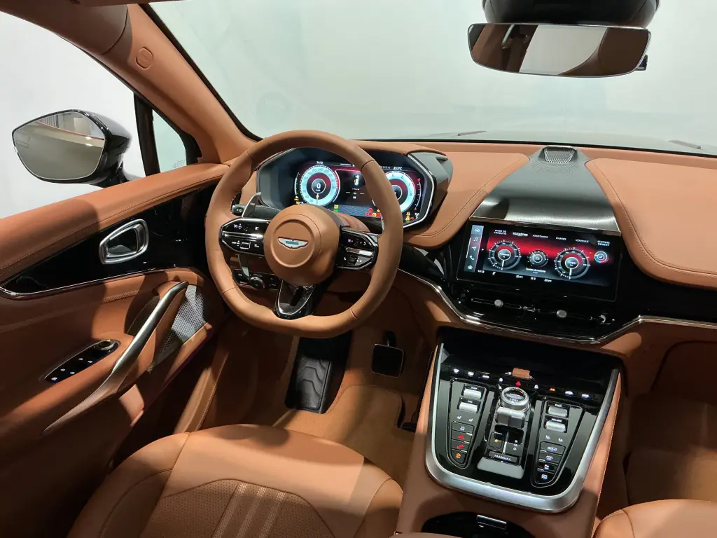 2026 DBX 707 SUV thumbnail vehicle image 2