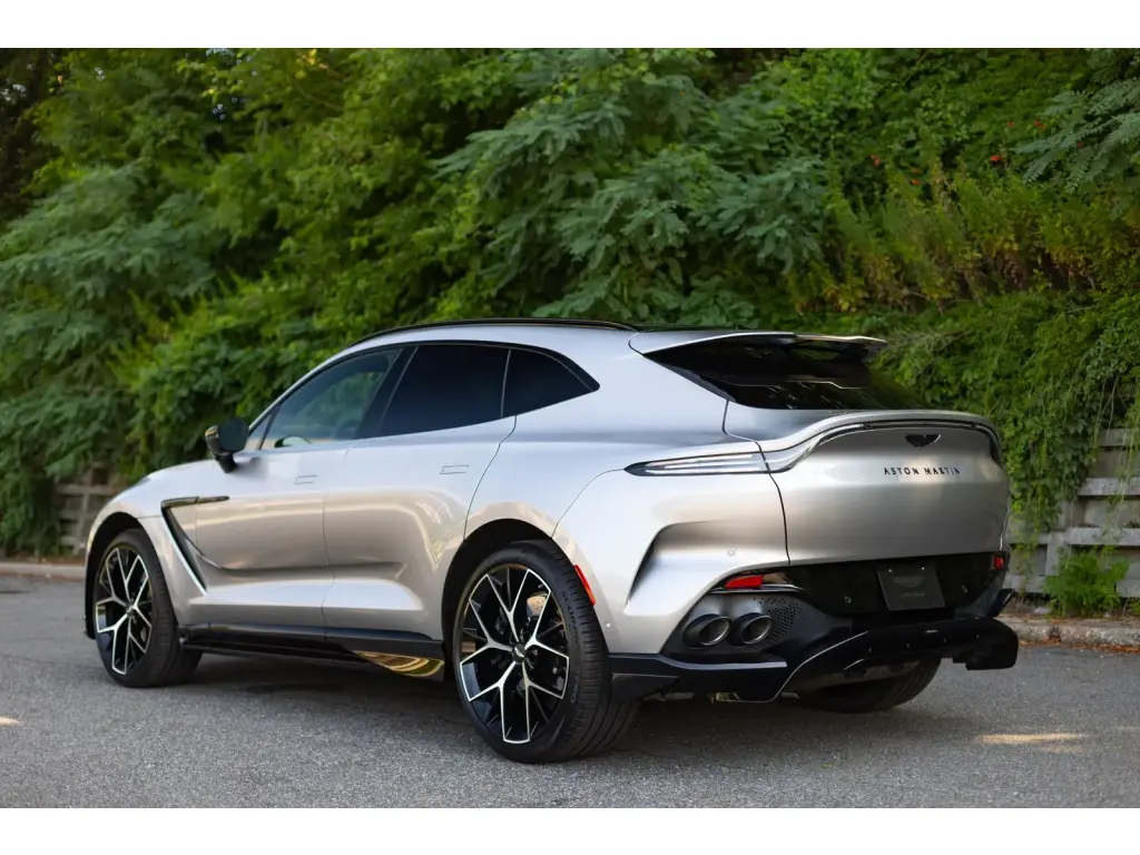 2026 DBX 707 SUV thumbnail vehicle image 1