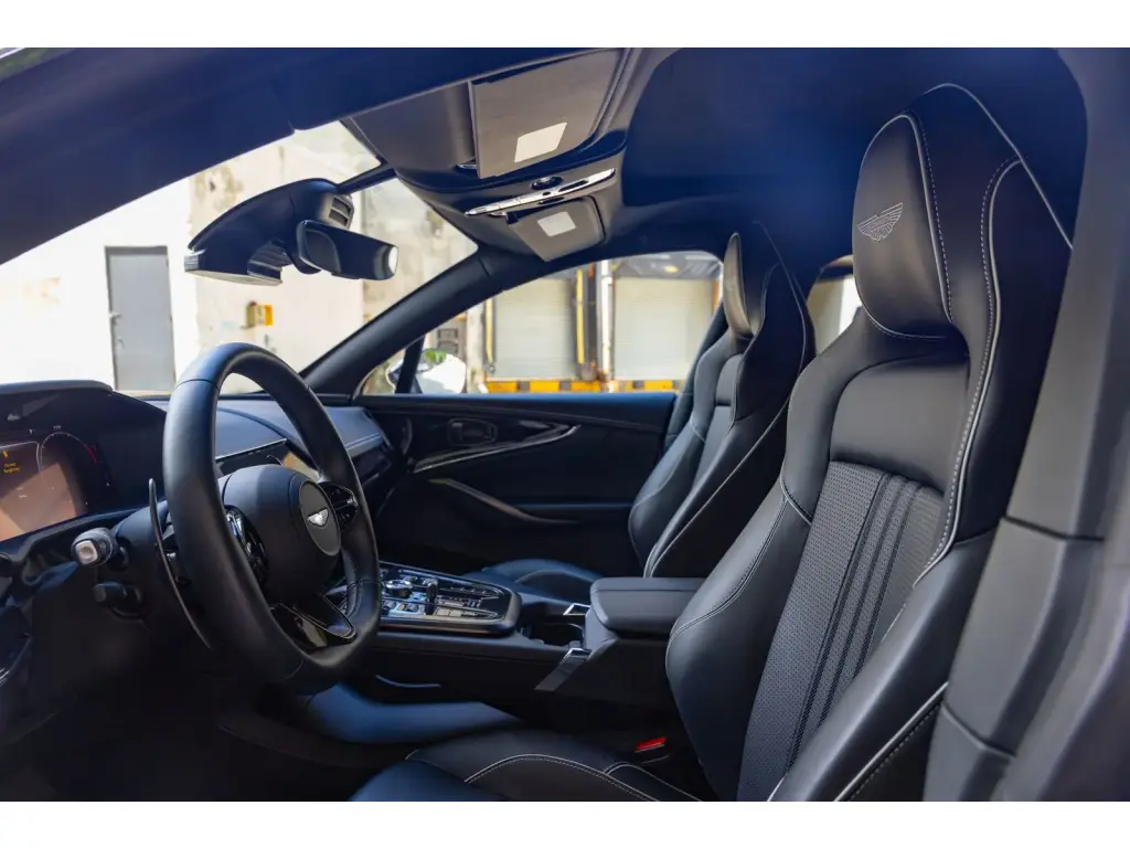 2026 DBX 707 SUV thumbnail vehicle image 2