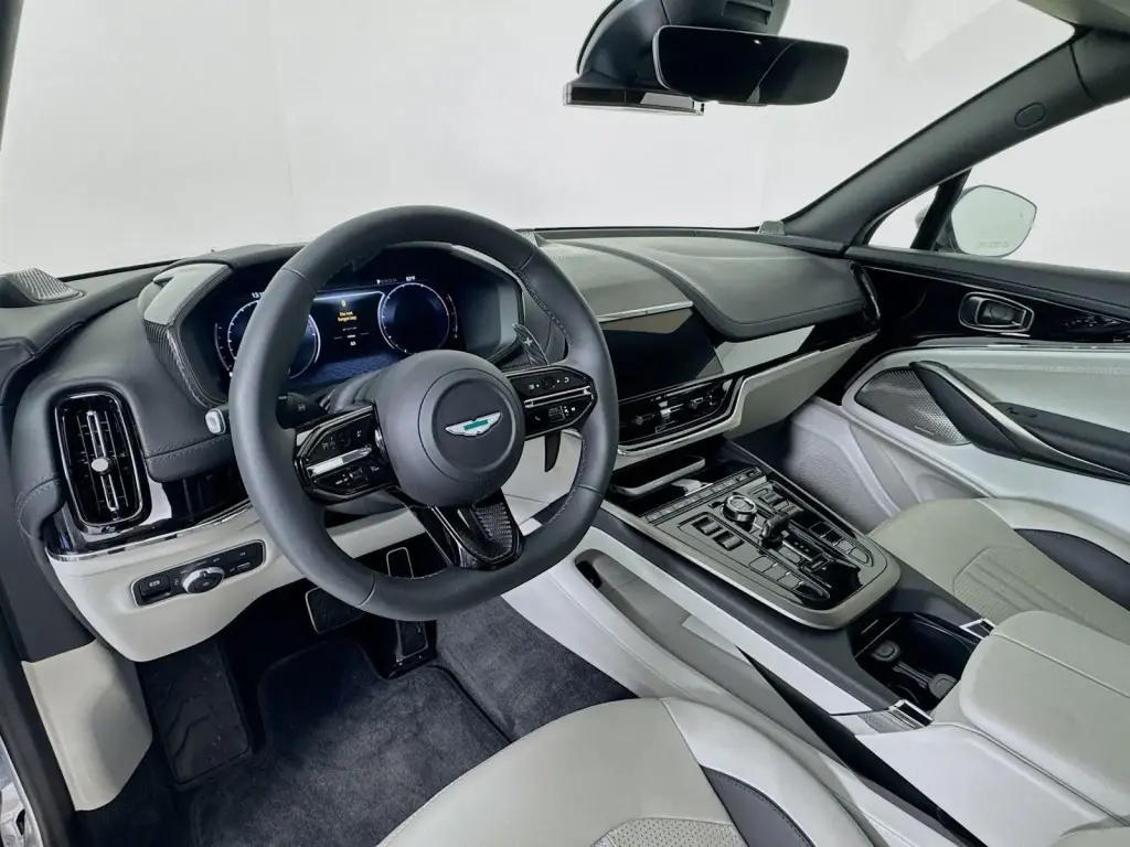 2026 DBX 707 SUV thumbnail vehicle image 2