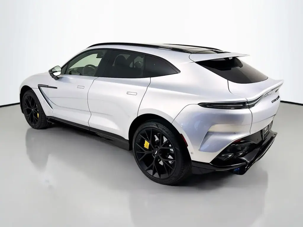 2026 DBX 707 SUV thumbnail vehicle image 1