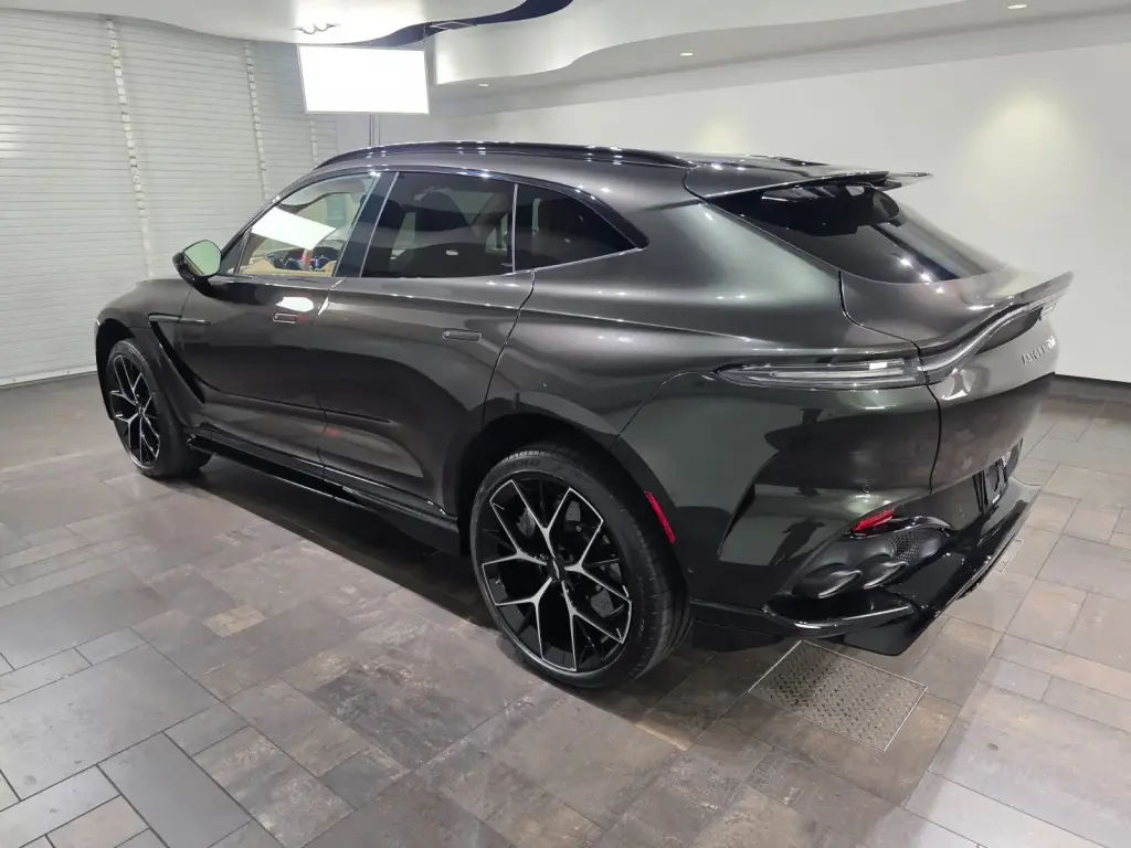 2026 DBX 707 SUV thumbnail vehicle image 1