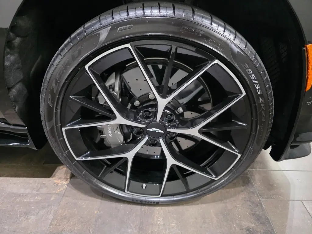 2026 DBX 707 SUV thumbnail vehicle image 3