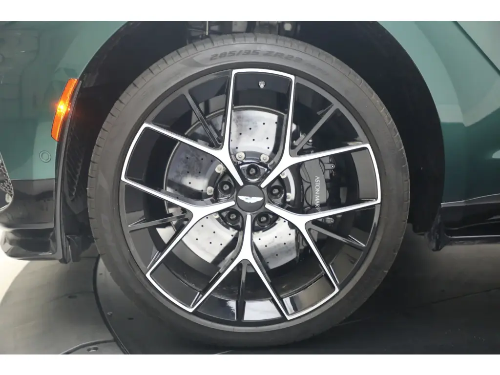 2026 DBX 707 SUV thumbnail vehicle image 3