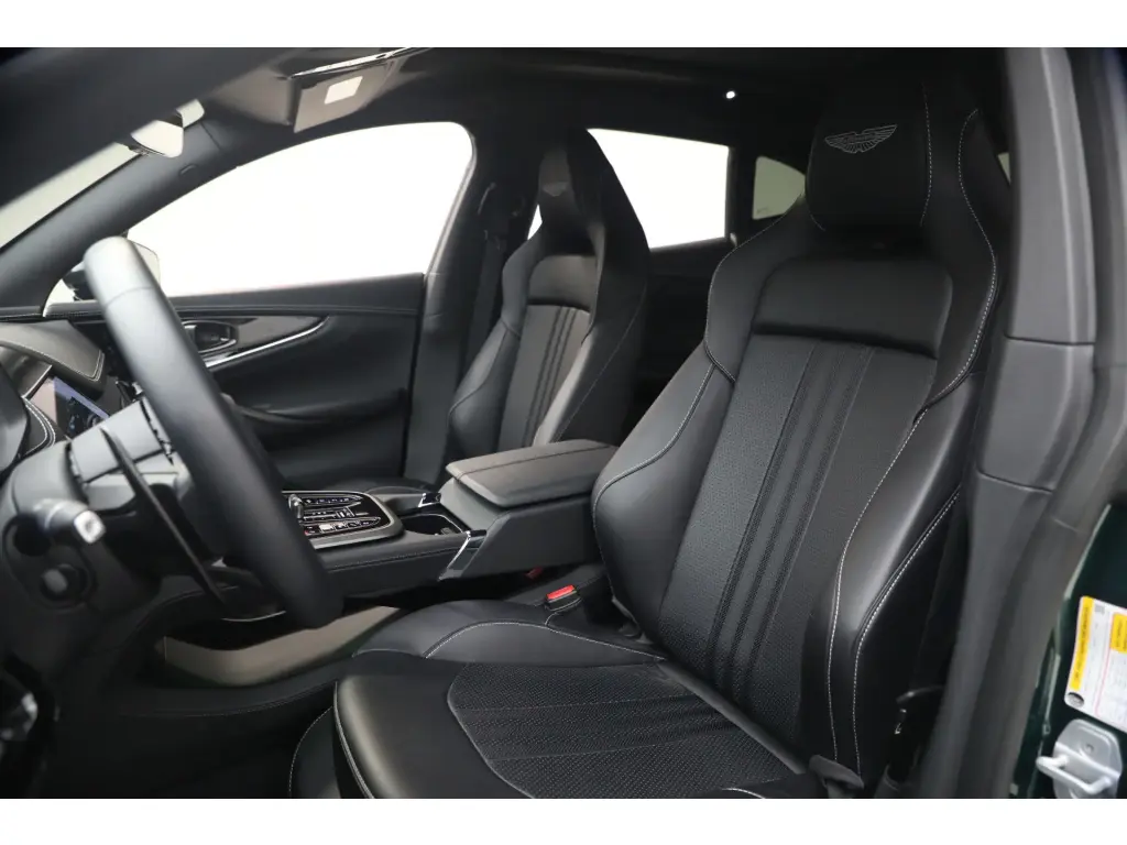 2026 DBX 707 SUV thumbnail vehicle image 2